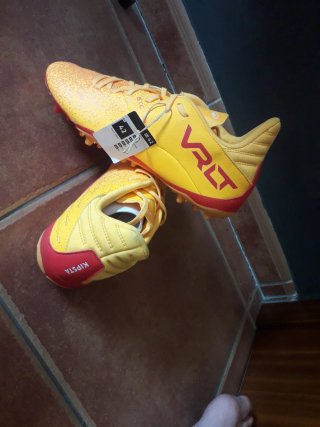 Zapatos de fútbol Kipsta nuevos