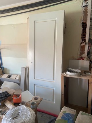 Puertas interiores: 7 abatibles y 3 correderas