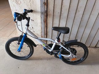 Bici infantil Decathlon azul 16 pulgadas 4-6 años