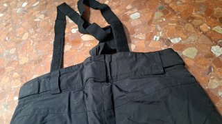 Pantalones de esquí negros con tirantes