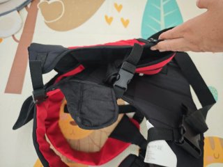 Mochila Porta Bebé OshKosh Roja y Negra