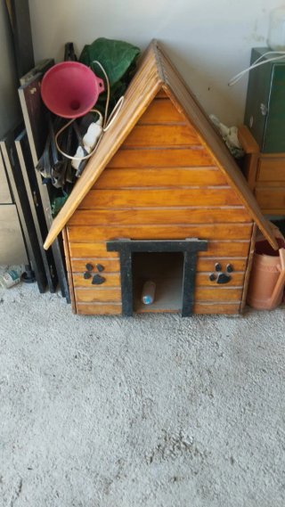 Casita para perros de madera