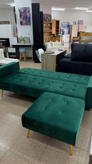 Sofá esquinero verde de terciopelo