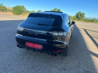 Porsche Macan Turbo 2021