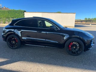 Porsche Macan Turbo 2021