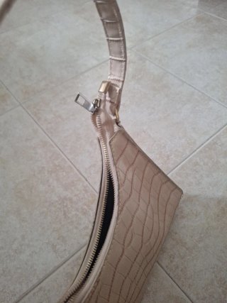 Bolso beige estampado cocodrilo