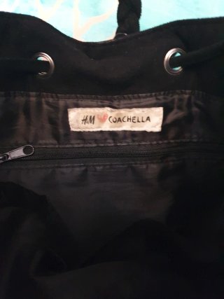 Bolso negro con flecos