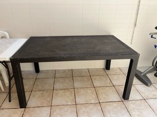 Tavolo da esterno in rattan sintetico