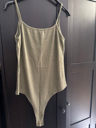 Body verde militar tirantes
