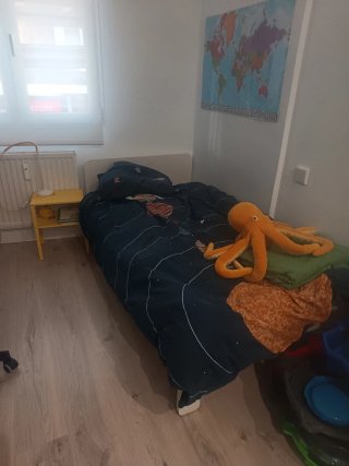 Cama extensible infantil IKEA con colchón y cajón