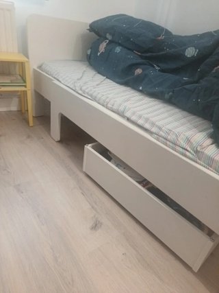 Cama extensible infantil IKEA con colchón y cajón