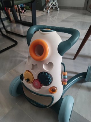Andador musical y juegos para bebé