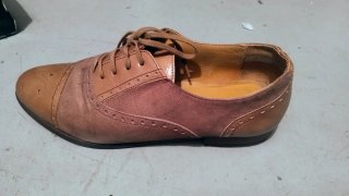 Zapatos de vestir beige y marrón