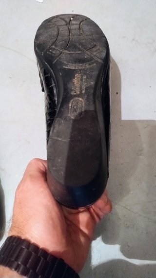 Zapatos de vestir beige y marrón