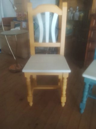 Silla de madera estilo rústico