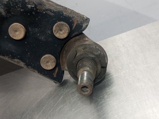 BRAZO SUSPENSION INFERIOR DELANTERO DERECHO FORD