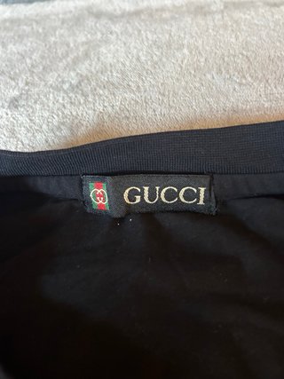 Camiseta Gucci Negra con Logo Parche