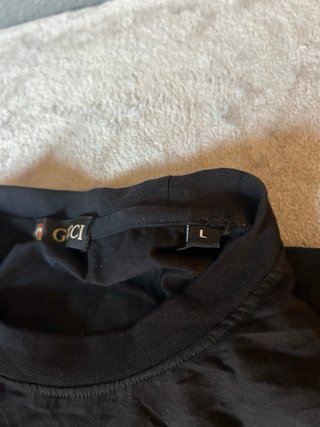 Camiseta Gucci Negra con Logo Parche