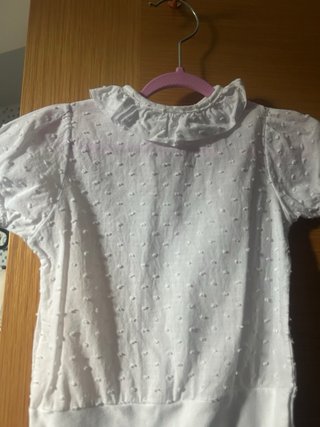 Body de bebé blanco con cuello volante