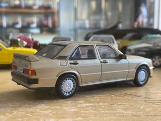 Mercedes 190 E scala 1:43 no box
