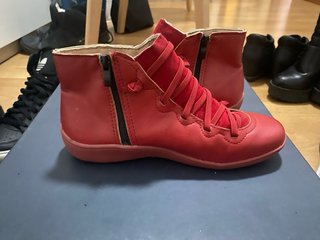 Zapatos rojos de mujer