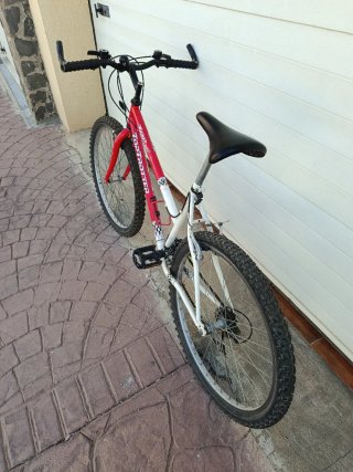 Bicicleta Montaña Top Trotter roja y blanca 26"