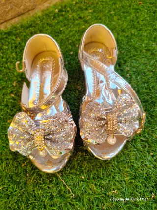 Tacones plateados con brillos para niña número 28
