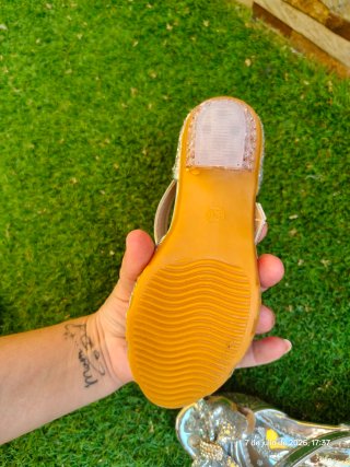 Tacones plateados con brillos para niña número 28