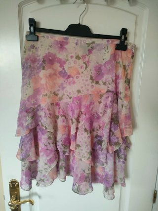 Falda Zara volantes floral L