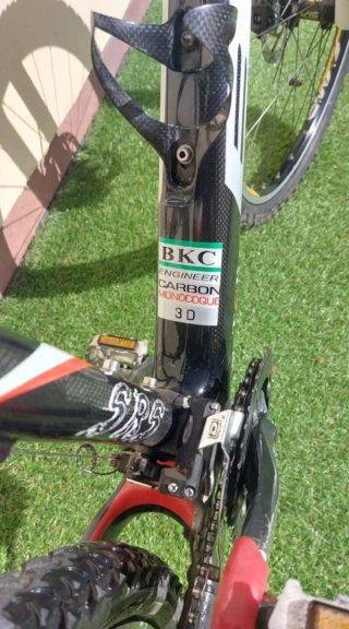 Bicicleta de carbono BKC