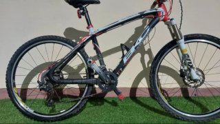 Bicicleta de carbono BKC