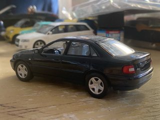 Audi A4 Scala 1:43 no box