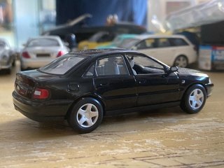 Audi A4 Scala 1:43 no box