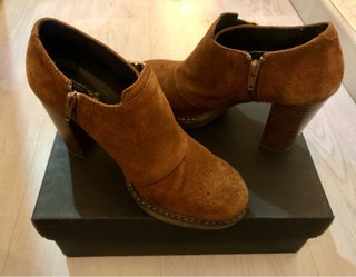 Botines tacón de la firma Alpe