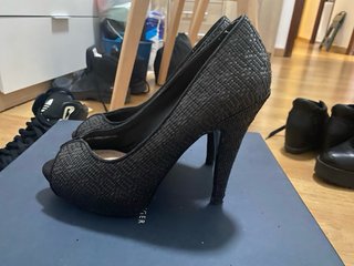 Zapatos de tacón negros talla 38
