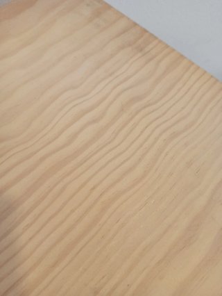 Estanterías de madera.