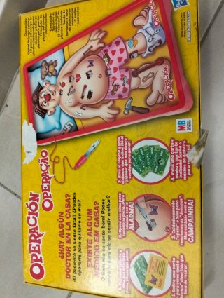 Pack de juegos de mesa variados.