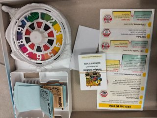 Pack de juegos de mesa variados.