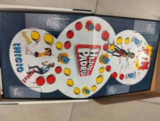 Pack de juegos de mesa variados.
