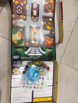Pack de juegos de mesa variados.
