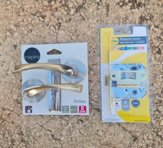 Manivela de puerta Yale y Inspire Arosa