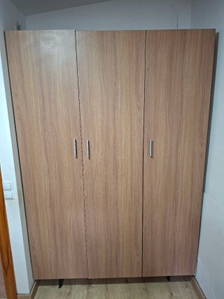 Cabecero, mesitas de noche MADERA + REGALO Armario