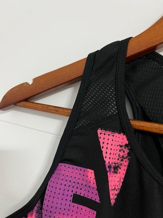 Camiseta Domyos Negra y Rosa