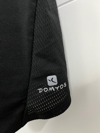 Camiseta Domyos Negra y Rosa