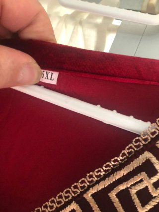 Túnica de terciopelo bordada