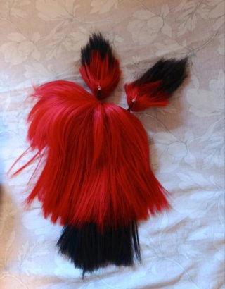 Peluca Alastor roja y negra
