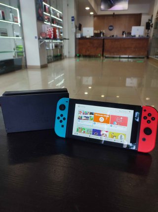 Nintendo Switch Azul/Rojo Seminuevo
