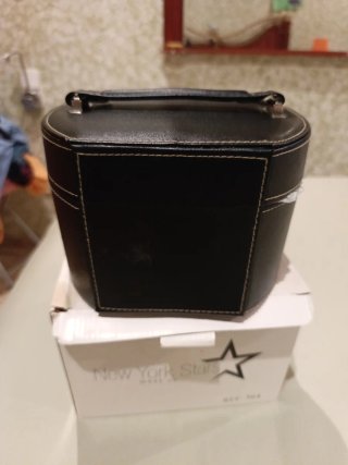 Neceser negro con maquillaje