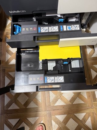 Konica Minolta bizhub C251i Fotocopiadora