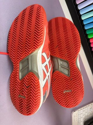 Zapatillas pádel Asics naranja y blanco
